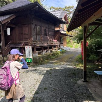 ところで
プーちゃんの飼い主さん！🈁さん
ある山で　トレッキングポール失くす
プチ迷い　そこで　起き忘れ

すると
次の日の　たーぼー温泉♨️
同じプチ迷いして　ポール発見💡💡

んんん😑😑    もしかして　日記📓に上がるのでは？！と　確信もったので
持って帰って　日記みると📔📓

上げてました😳🤭　で、連絡して　ポール渡して　同行してからの縁です❣️
で、　石鎚山　計画倒れしての　大崩山　と　した日が本日でした🥹🥹