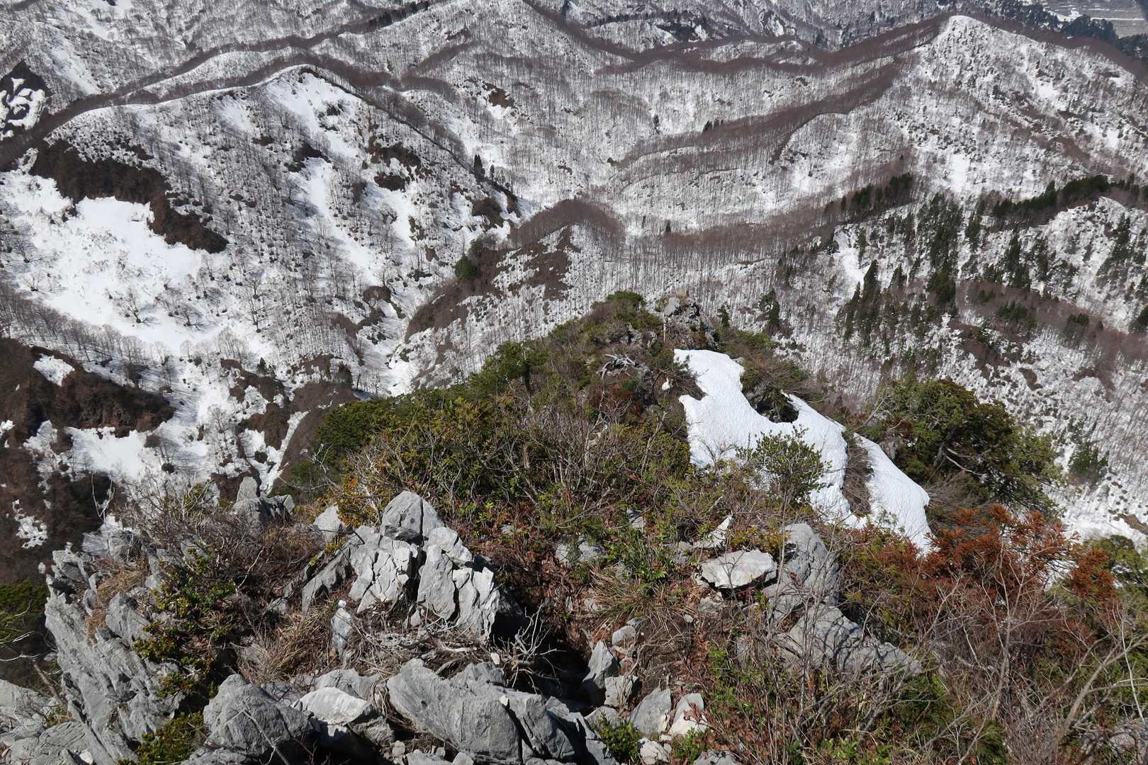 雪により夏道から外れる所が迷いやすく危険でした！