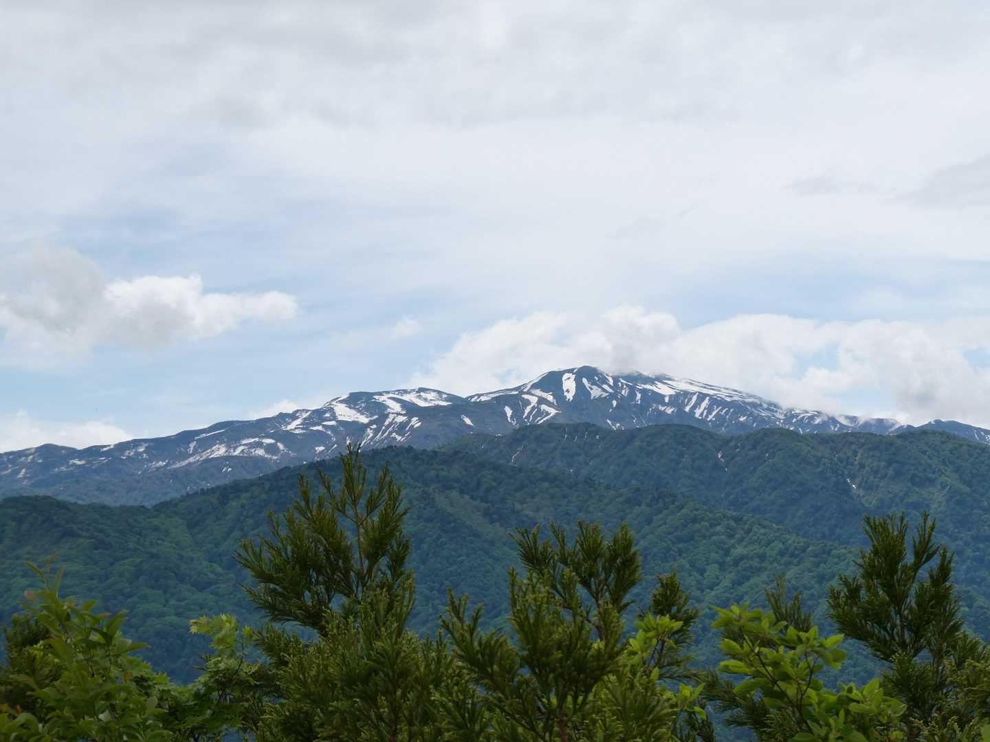 頂上から白山どーん！
大分雪溶けたね⛰️今日は人多そう↗️