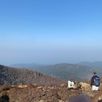 指が写ってます。