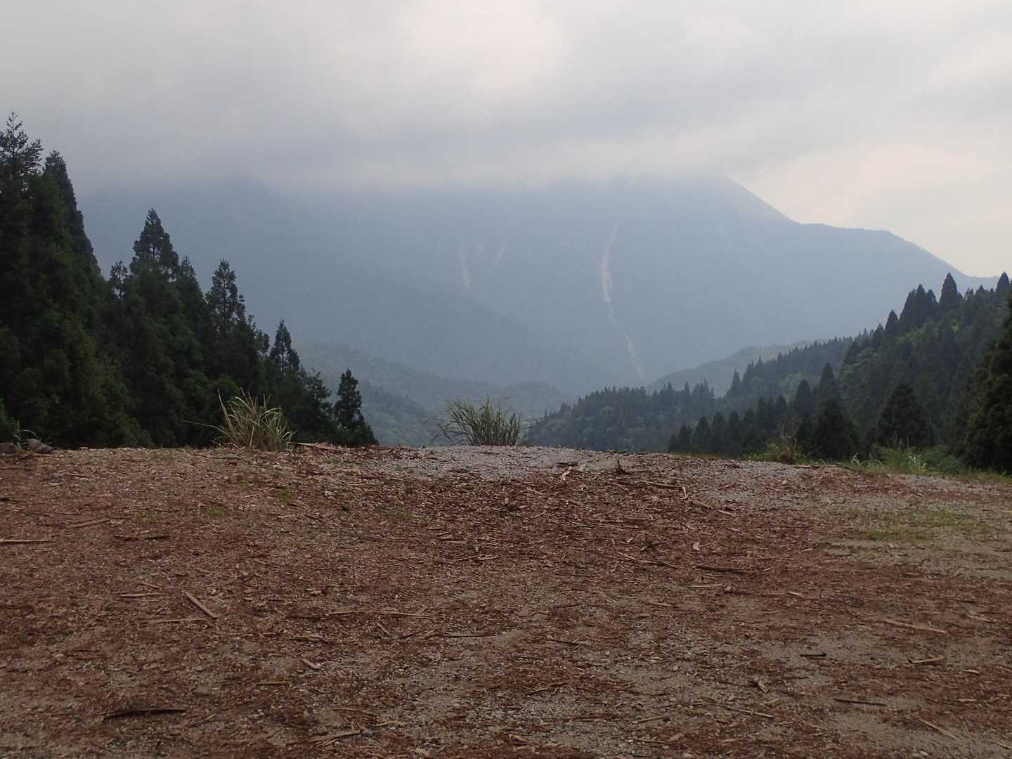 伊吹山 山頂はガスが被ってる