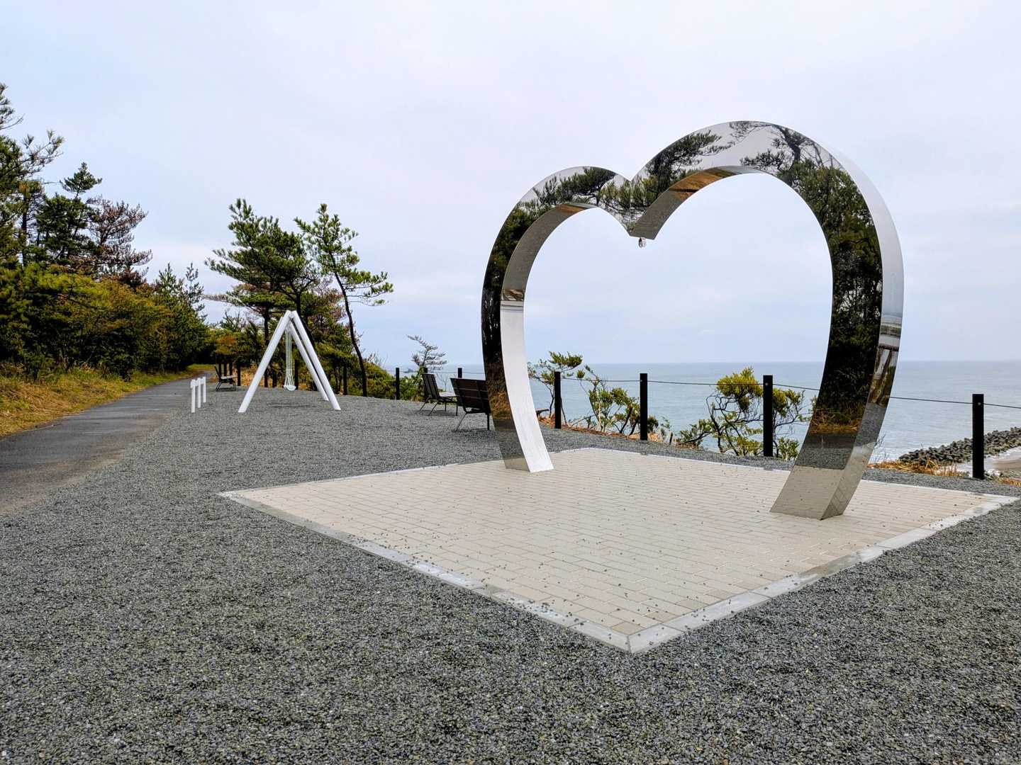 明日、鵜ノ尾岬に松川浦恋人岬展望台がオー / ジンさんのモーメント