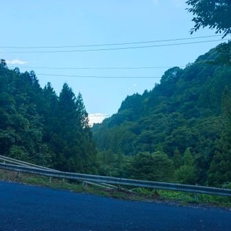 駐車場前は奥久慈らしい山々。