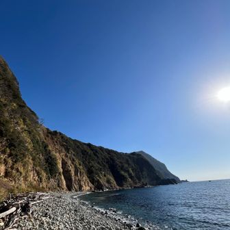ここで最後のもぐもぐタイム。それにしても、海と空と、見事な断崖が美しい。
雲見温泉に戻り、トレイル終了。皆さん2日間おつかれさまでした。🥹