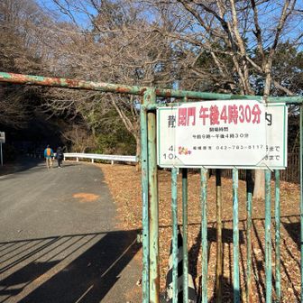 こちらから堰堤に入れます