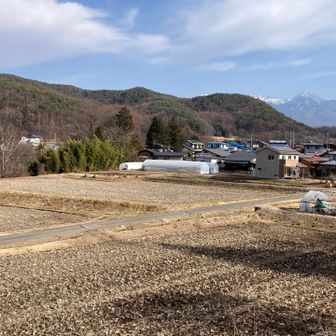 中沢口まで下りてきました
左端のピークが大泉山
右端の麓にある多留姫の滝へ向かいます