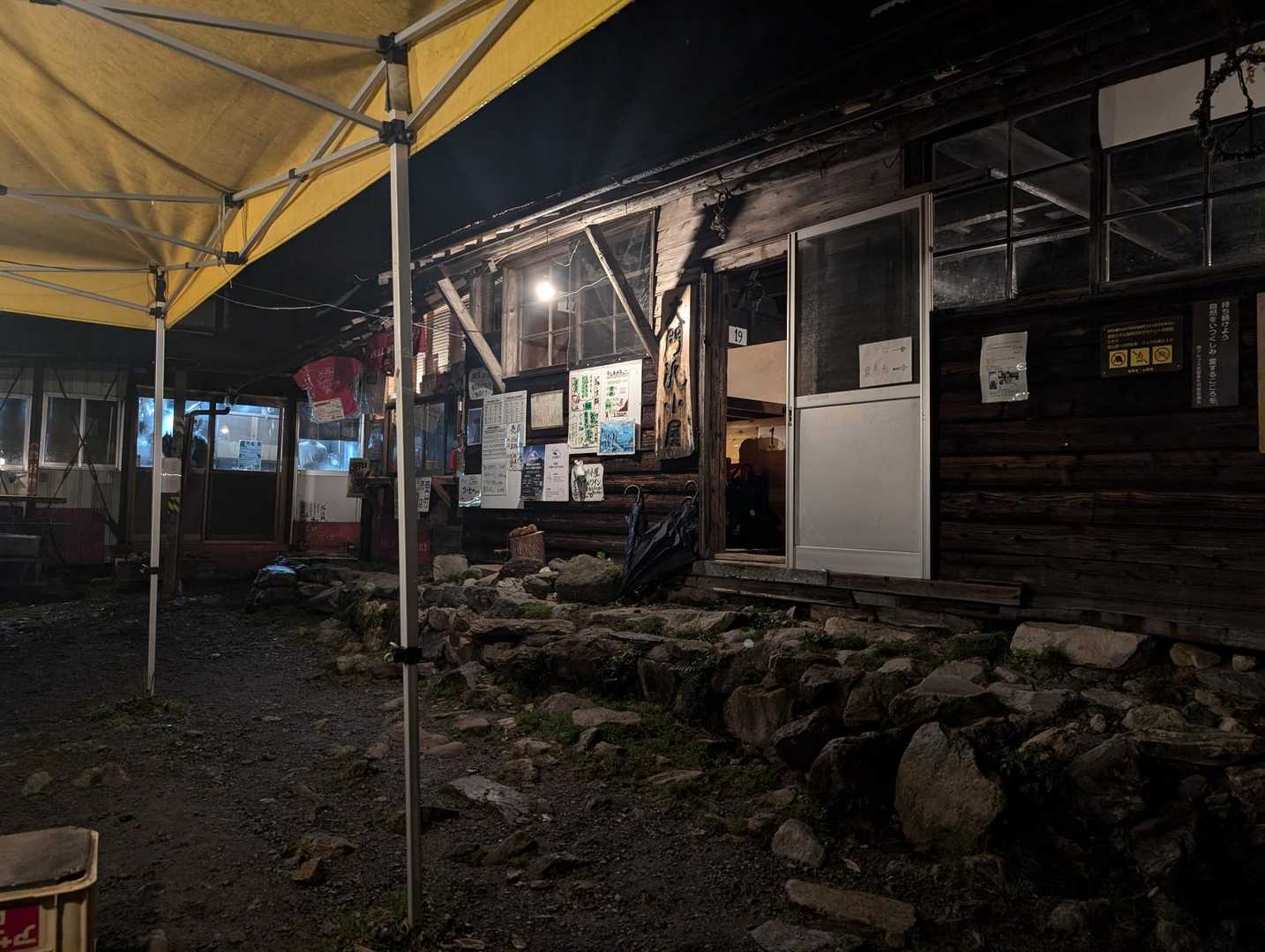 素敵な雰囲気の大門沢小屋