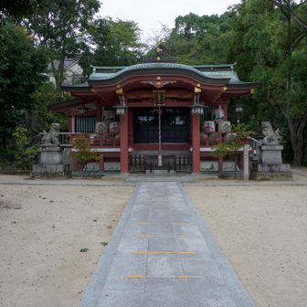 岡本八幡神社でお参りしていく