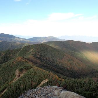 左奥に金峰山
山の紅葉が昨日よりも進んでいるような