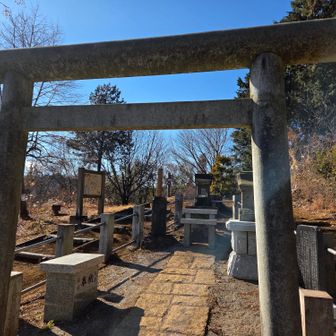 熊でないよね？ここで人が入らしたので紅いもパンと竹輪そのままかぶりついてお昼済ませる（笑）