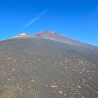 まずは双子の相方 上塚登頂〽️

富士山頂と宝永山が近い🙌

かんど〜😭