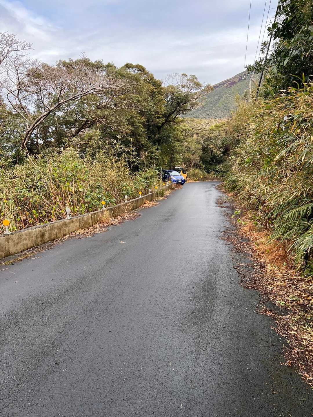 では〜letsトザンヌ！
登山口の駐車場は2台しか停めれないです。