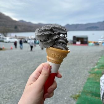 なり