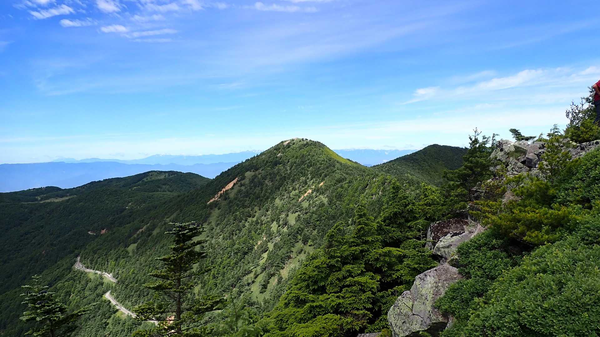 東篭の登山　意外と遠いなー。