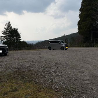 お疲れ様でした。
岩古谷山山頂から約40分でした。