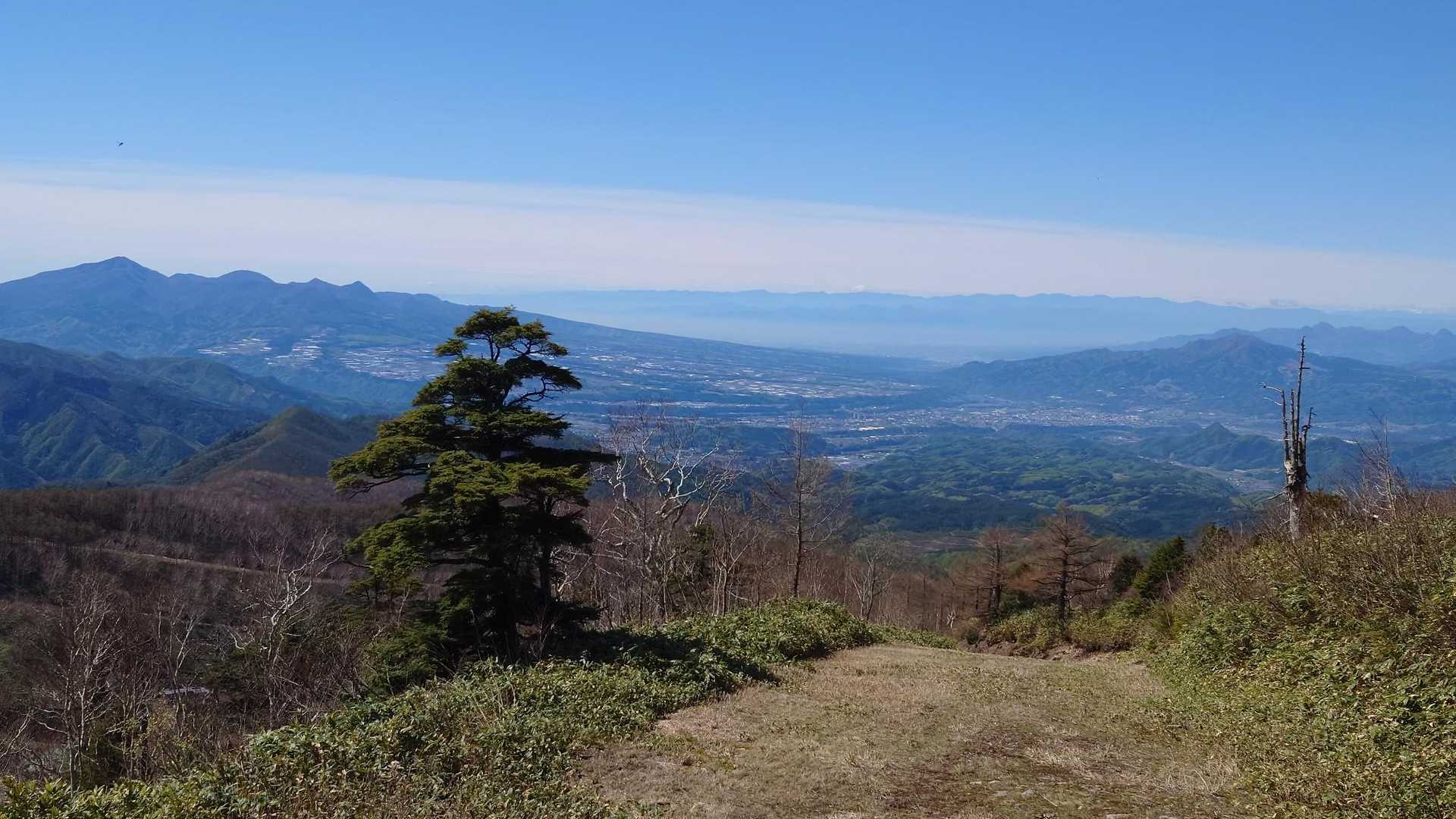 森を抜けると赤城山や榛名山が見えました。