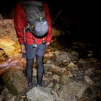 木曽駒への通路
始まってすぐ渡渉

ツルっ　左足濡らす

再チャレ

バシャ
右足　靴下　💧絞った

腕を　掴んでもらわなかったら
尻もち　　ビタビタだったかも