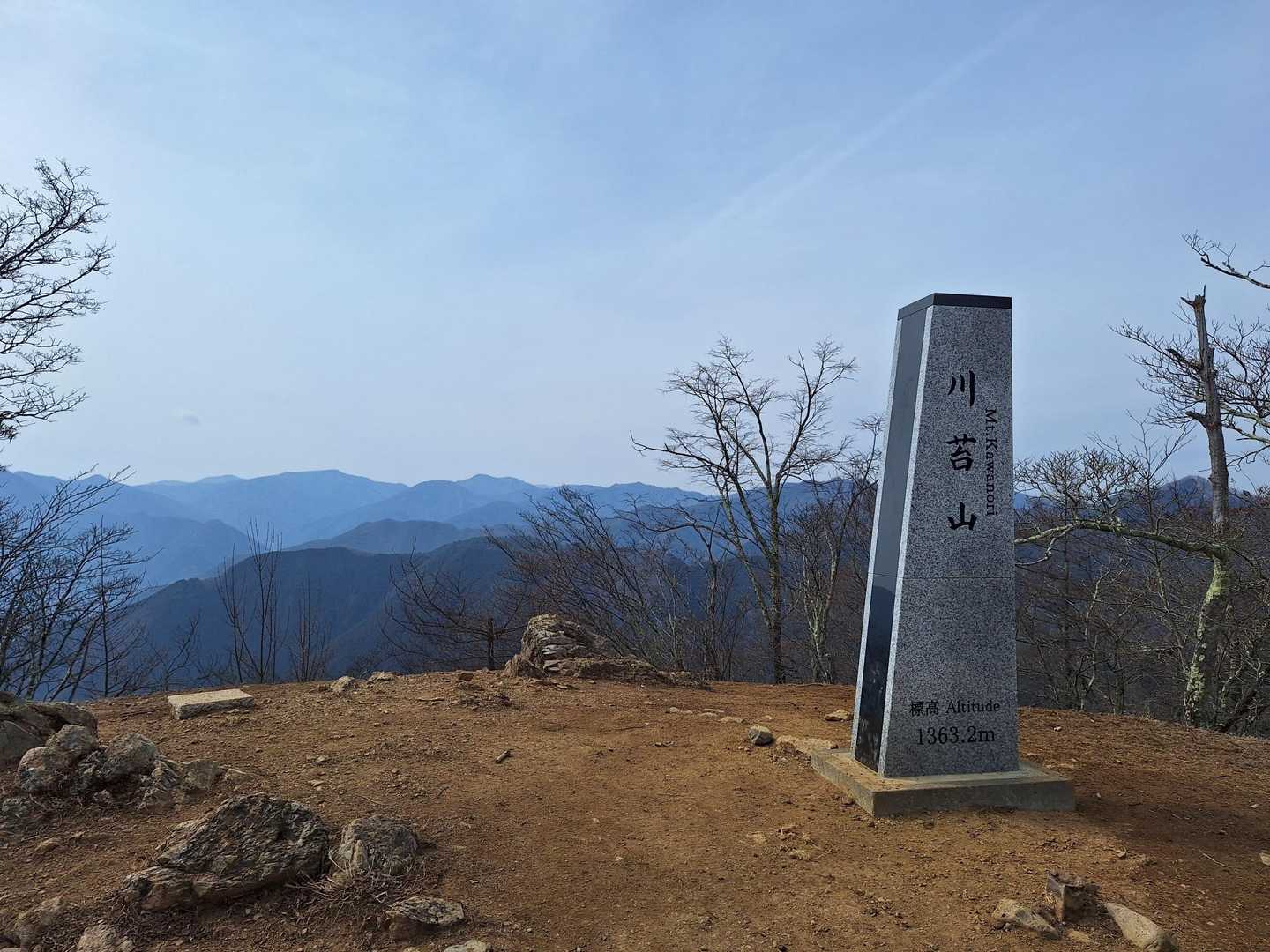 川苔山山頂と奥多摩の山並✨