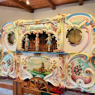 風車内にあるストリートオルガン🎶