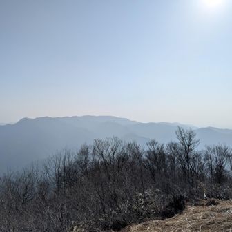 東。乗鞍方向（左）御嶽山方向（中左）郡上八幡市街地方向