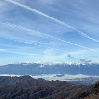 下山する時には雲もとれ青空になってきた。