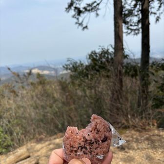 あまり普段、コンビニ飯は買いませんが…
しっかし、値上がりしましたね💢
赤飯おにぎり198円🍙
以前は100円前後だったかと…