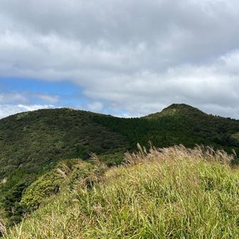振り向くと鞍岳