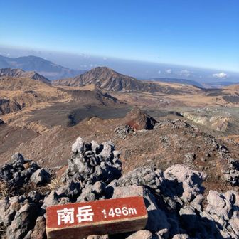 お初の南岳。
ここも素敵な展望💓
根子岳が近くに見えます^_^
