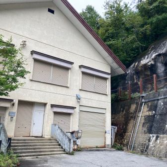 1日目、
七倉からタクシーに10分ほど乗り、高瀬ダムへ移動。
ここからスタート。
