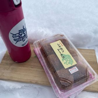 夕張のコンビニにはシナモンドーナツが売ってる
甘すぎだけど、疲れた時にはクセになる