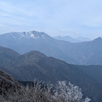 石鎚山系の面々が見えます。