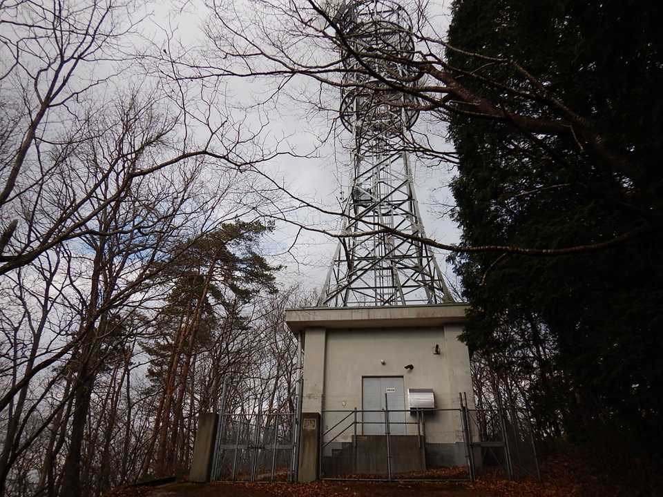 頂上は電波塔📡