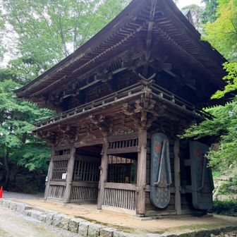 薬王院まで来るのが精一杯。引き返そうか悩むけど、結局進みました。