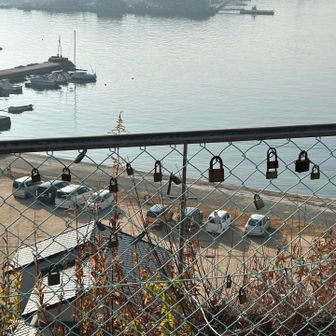 映画『世界の中心で愛を叫ぶ』のロケ地だそうです😊