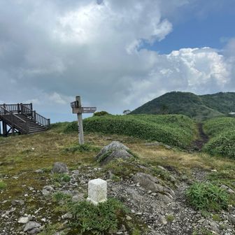 那岐山三角点。