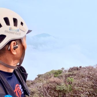 　　雲海を眺めて
