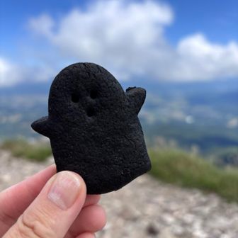 久しぶりの山頂カフェ☕️
おやつは、小樽にある焼き菓子屋さん　ゴーストベイカーのおばけクッキー👻
美味しいよ😋