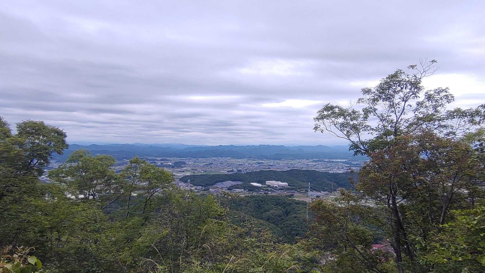 ホントは
機子山･勝山へも
行くつもりだったが
なんか左足首に違和感があったので
止めた
はっちはほれみ〜って言ってる
わかったわかった
うっさいうっさい(`°ꈊ°´)
