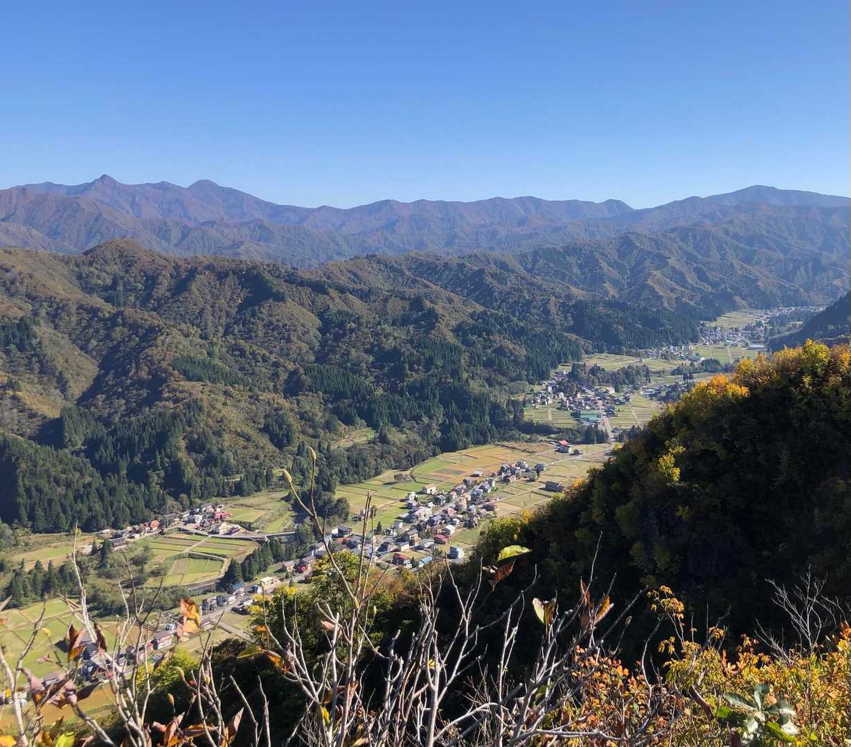 湯之谷を臨む
