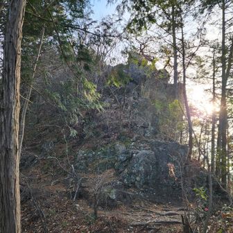 振り返り、男抱山を見上げる⓶