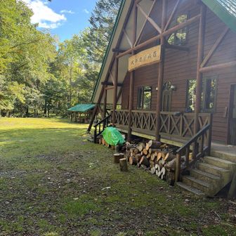 山荘着、荷物整理して下山