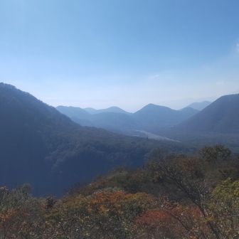 二ッ岳（雄岳）からの眺望
相馬山はまあ、あんな梯子いるよなというスタイルをしているな
