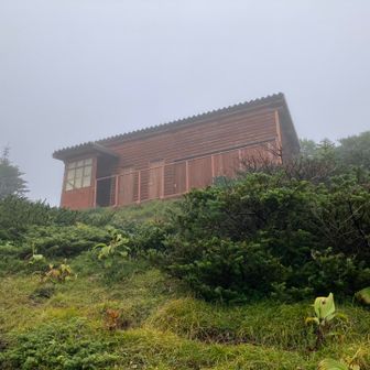 光岳小屋のトイレ1