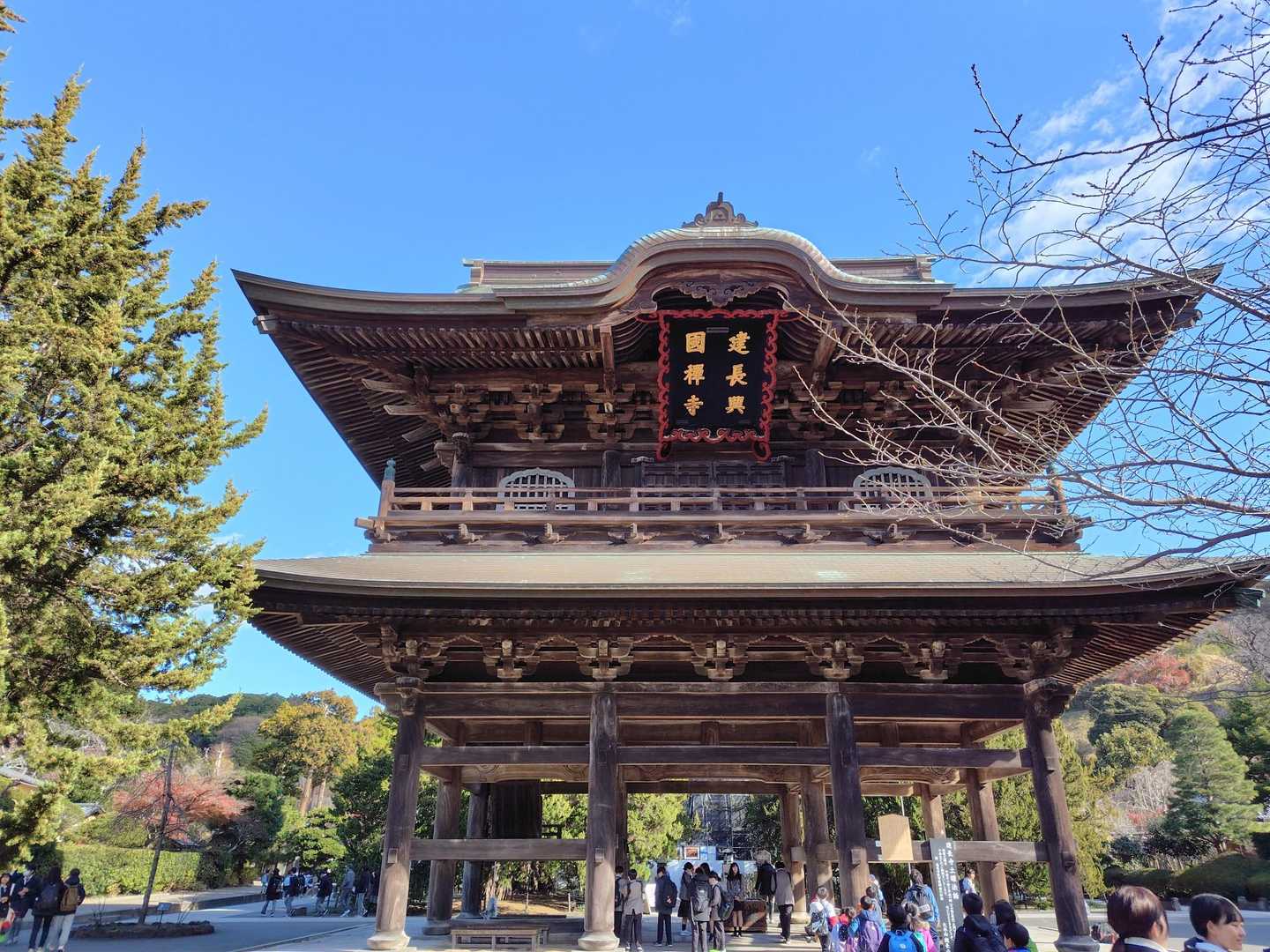 建長寺の立派な三門