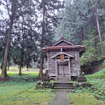 草刈り機の音がする鳥坂神社