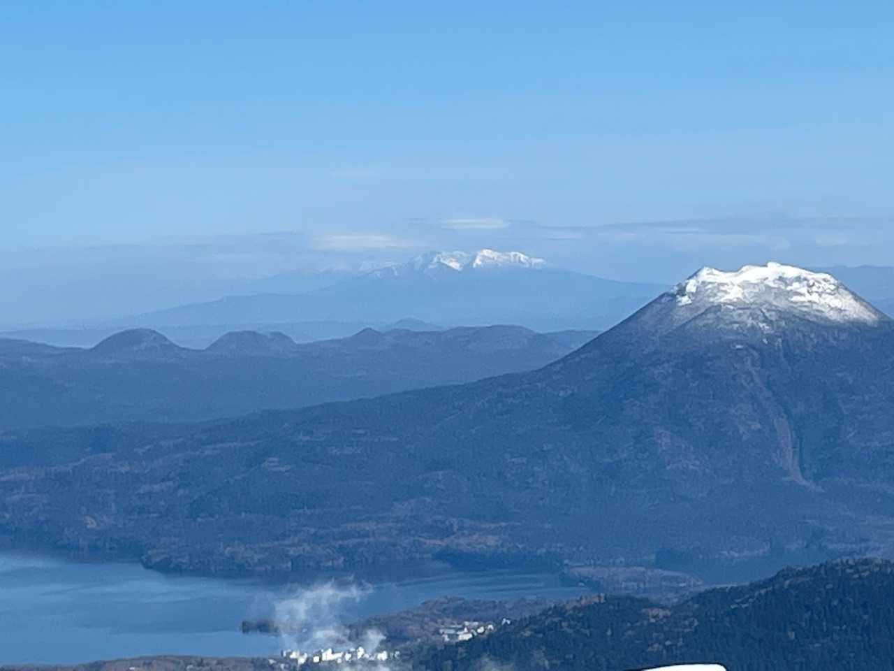 雄阿寒岳と斜里岳と知床連峰