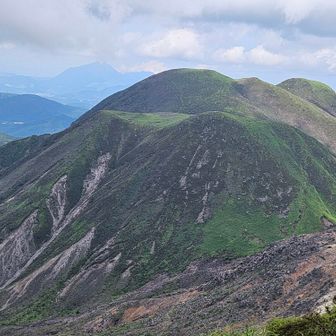 奥に由布岳みえるようになりました