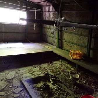 避難小屋内部　
焚火出来ますね～