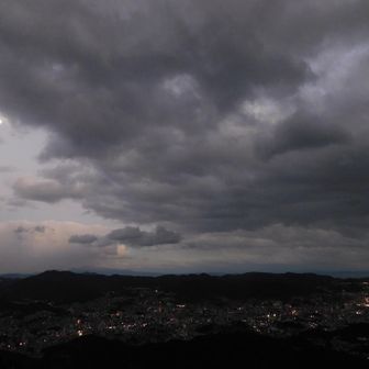 とにかく 風が強くて
たまに現れる月サマ 🌝＊