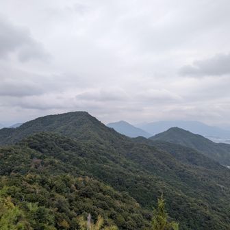 石山山頂です✨️
いつもの場所でちょっと休憩💦
ちょうど先客の方々あり、だいすけさん繋がりで、お話する機会もありました☺
お食事中、お邪魔いたしました🙏